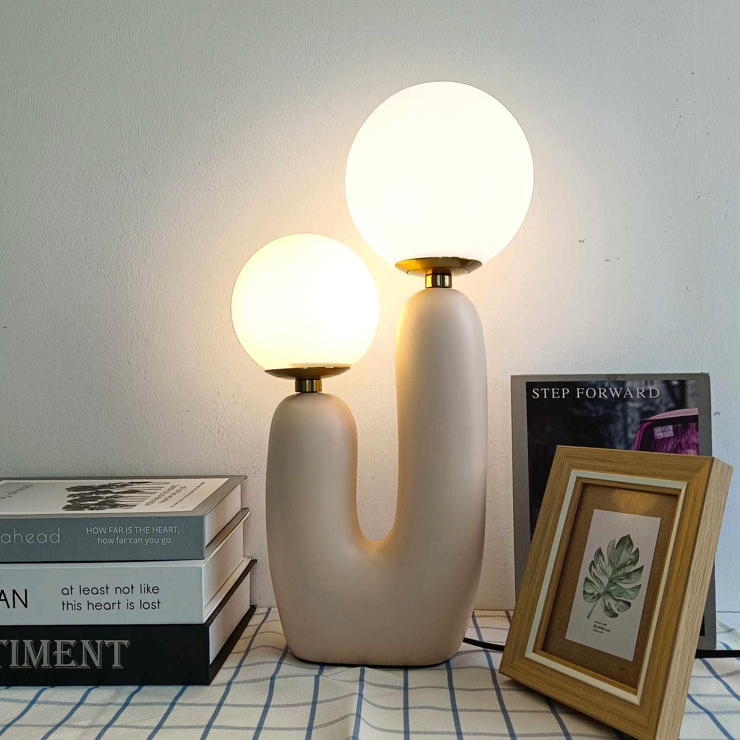 Nordic Design Table Lamp - Spheres